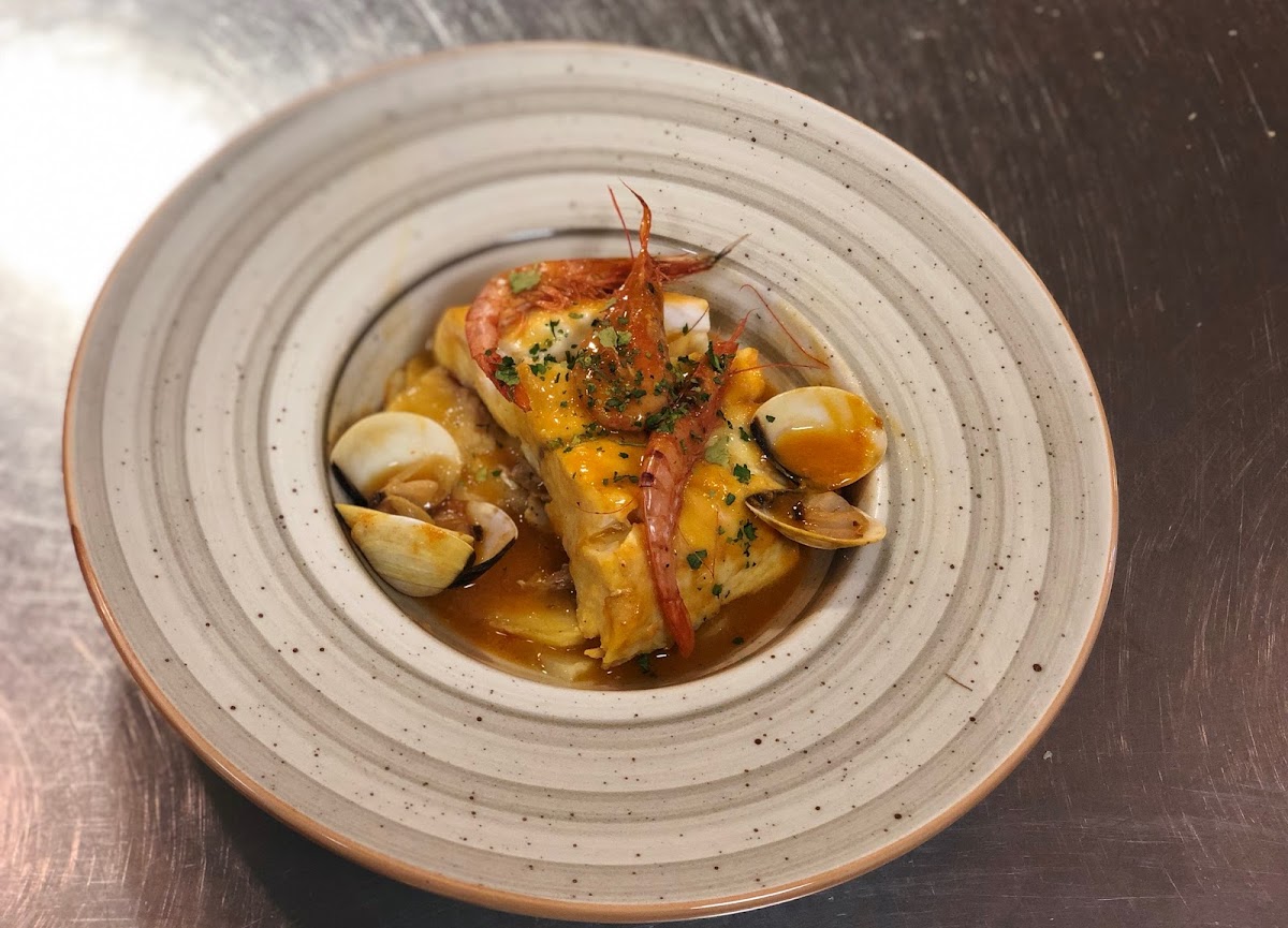 Delicia de Mariscos con camarones y almejas en salsa